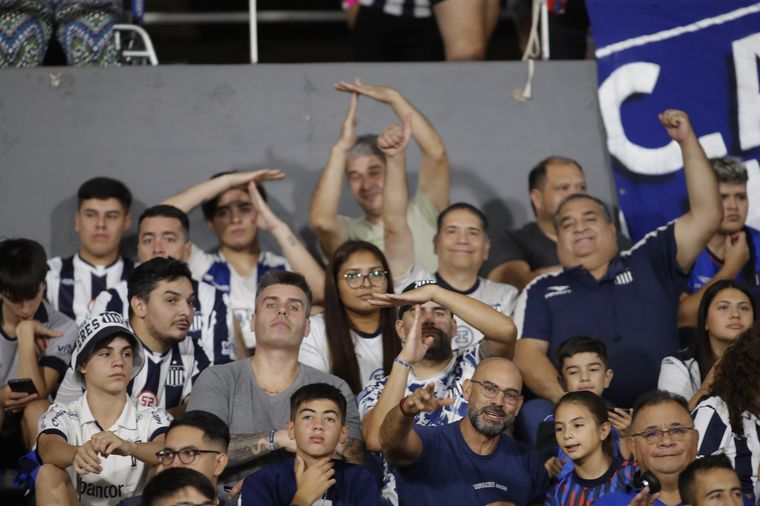 Los hinchas de Talleres coparon las tribunas del Mario Alberto Kempes.