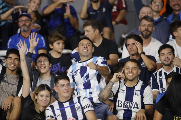 Los hinchas de Talleres coparon las tribunas del Mario Alberto Kempes.