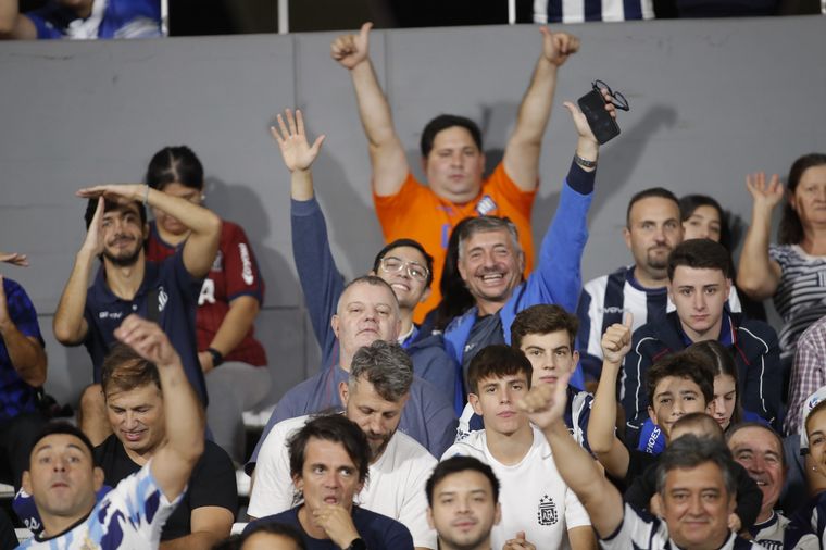Los hinchas de Talleres coparon las tribunas del Mario Alberto Kempes.