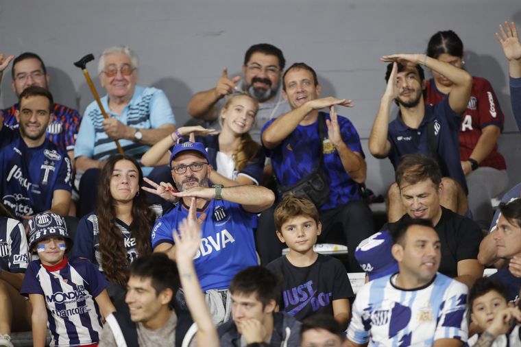 Los hinchas de Talleres coparon las tribunas del Mario Alberto Kempes.