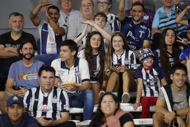 Los hinchas de Talleres coparon las tribunas del Mario Alberto Kempes.