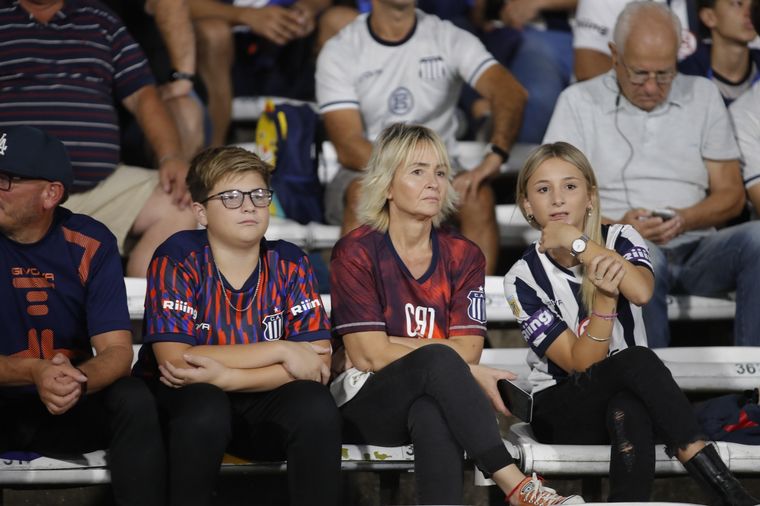 Los hinchas de Talleres coparon las tribunas del Mario Alberto Kempes.