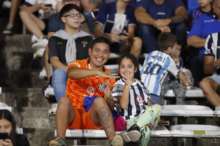 Los hinchas de Talleres coparon las tribunas del Mario Alberto Kempes.