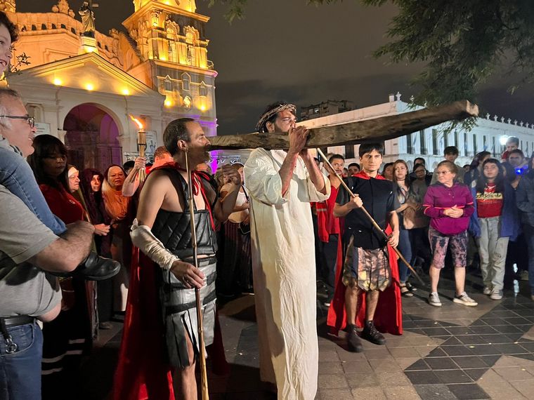 Las procesiones de fe se vivieron en todo el país.