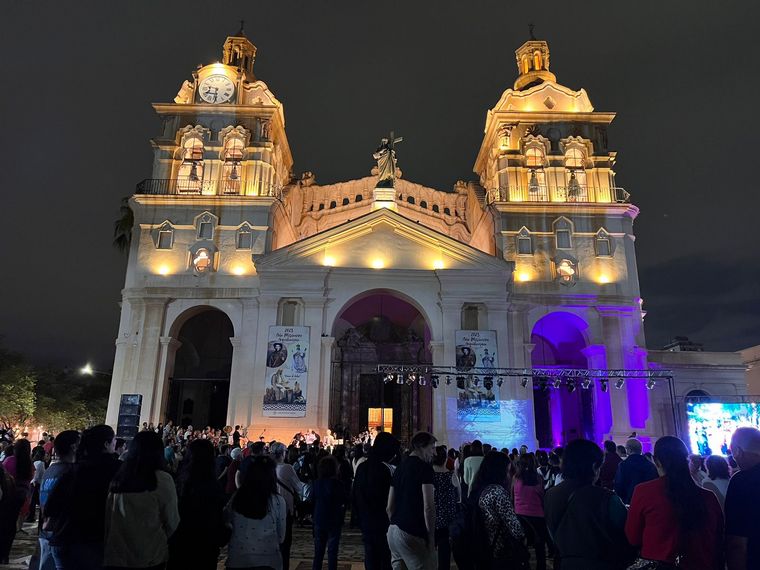 Las procesiones de fe se vivieron en todo el país.