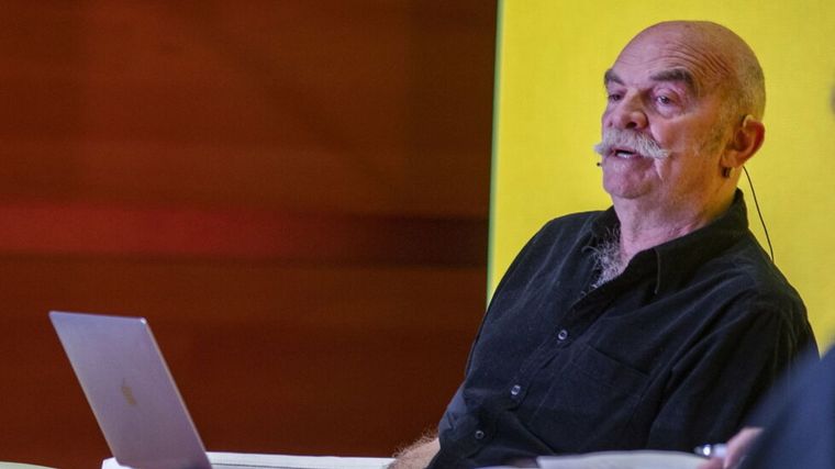 Martín Caparrós en su exposición en Cádiz