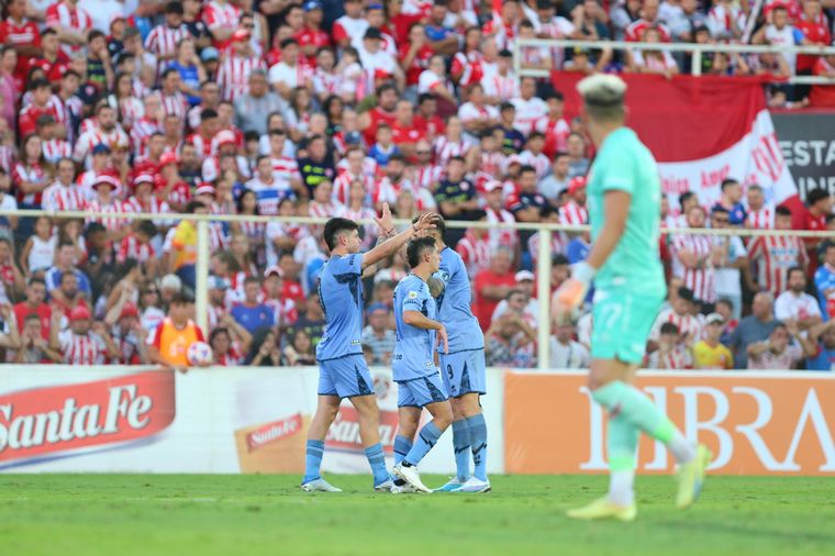 Belgrano festeja un triunfo clave ante Unión en Santa Fe. (Foto: CAB)