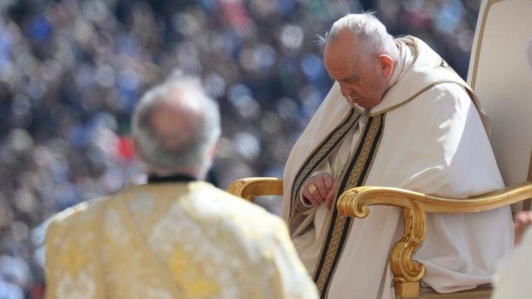 FOTO: El Papa Francisco habló de los conflictos del mundo en su mensaje de Pascua.
