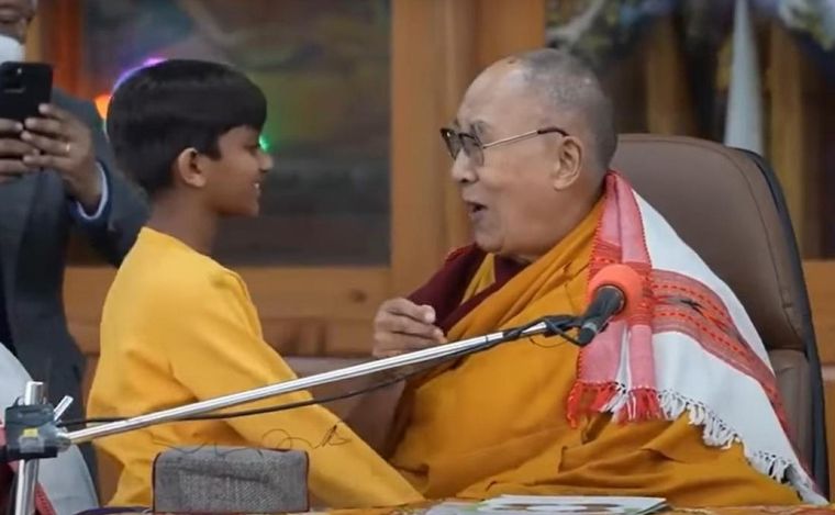 FOTO: Las polémicas imagenes del Dalai Lama.