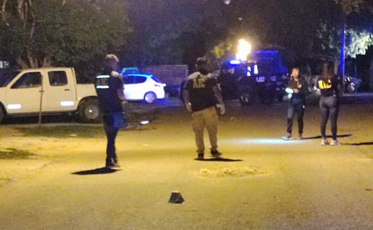 La Agencia de Investigación Criminal (AIC) trabajó en la escena del crimen.