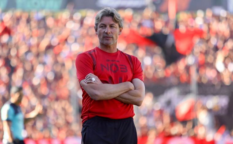 Heinze criticado porque Newell's no pateó al arco en el clásico rosarino. 