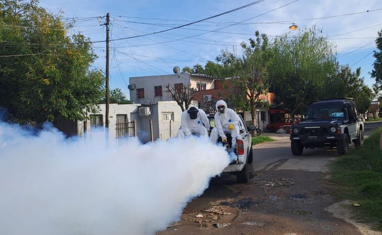 FOTO: Contra el Dengue: Se realizaron trabajos de fumigación en barrios de Rosario.