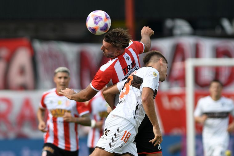 Barracas Central venció a Platense con polémica.