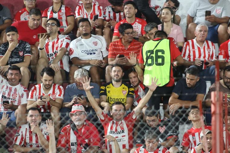 Los hinchas de Instituto colmaron las tribunas del Monumental de Alta Córdoba.
