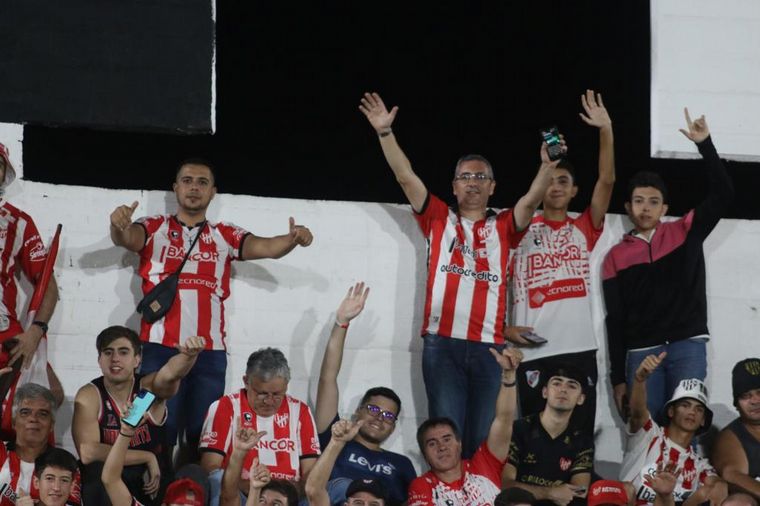 Los hinchas de Instituto colmaron las tribunas del Monumental de Alta Córdoba.