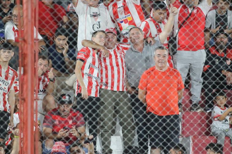 Los hinchas de Instituto colmaron las tribunas del Monumental de Alta Córdoba.