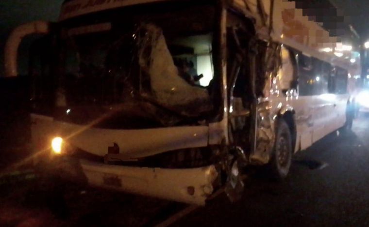 Así quedó el colectivo tras el choque.
