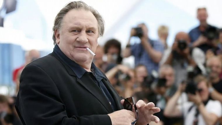 Trece mujeres le dijeron a un diario francés que fueron acosadas por el actor.