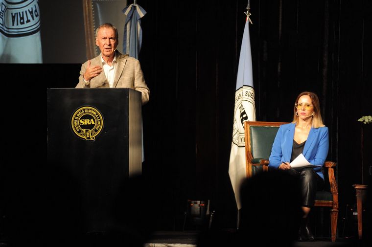 Schiaretti defendió la conveniencia de un seguro agropecuario para contingencias. 