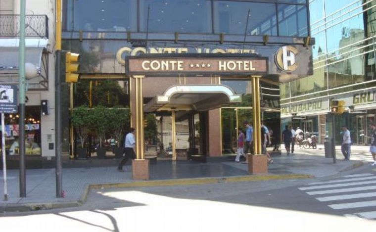 FOTO: Una mujer murió tras caer de un piso 12 del hotel Conte, del centro porteño.