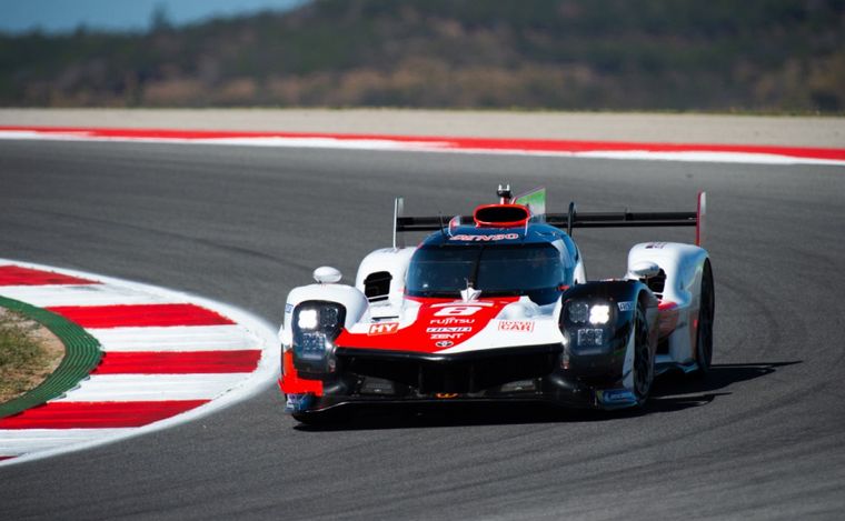 El suizo Buemi con el Toyota GR010 Hybrid Hypercar fue el más rápido de la FP1