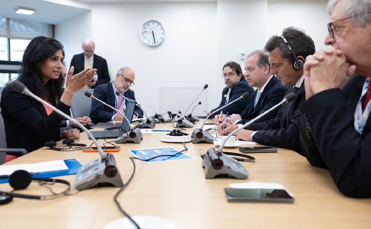 Sergio Massa con la vicedirectora gerente del FMI, Gita Gopinath. (NA)