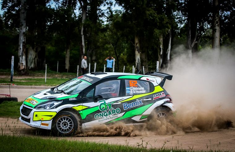 German Hubmann enseña el “Antiguo Camino Real” en Arroyito.