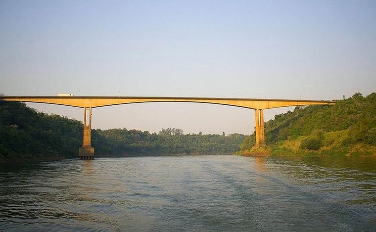 FOTO: El Puente Internacional Tancredo Neves, une Brasil con Argentina.
