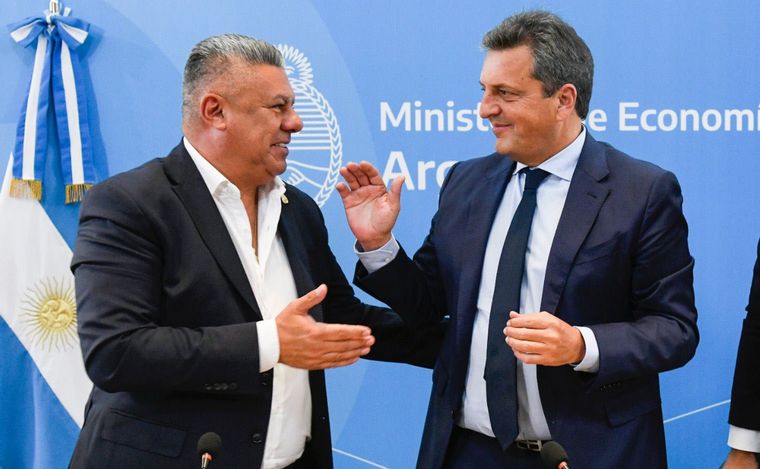 Massa y Tapia anunciaron que la Argentina realizará el Mundial Sub 20 de fútbol.