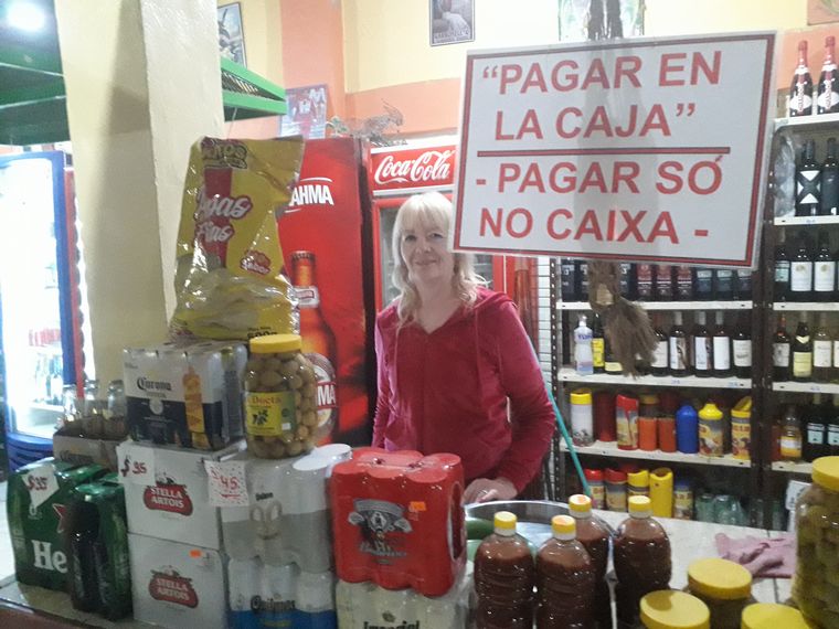 FOTO: Susana Mendoza, dueña de "La Docta", en la Ferinha de Puerto Iguazú.