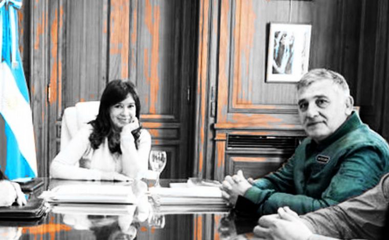 FOTO: Mario "Paco" Manrique, secretario adjunto de Smata, junto a Cristina Kirchner.