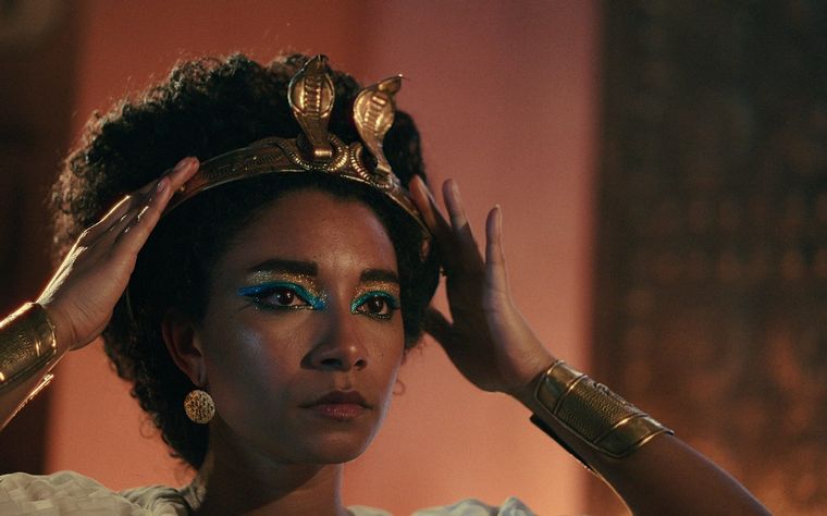 FOTO: Hubo revuelo por la actriz que interpreta a Cleopatra