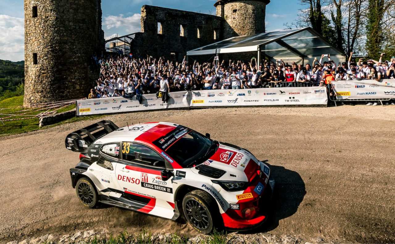 El galés no está inscripto para sumar por fabricantes, pero marcha a la victoria