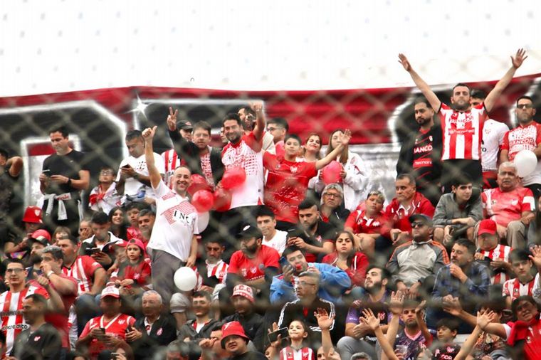 Los hinchas de Instituto colmaron las tribunas del Monumental de Alta Córdoba.