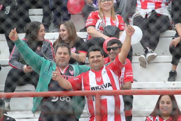 Los hinchas de Instituto colmaron las tribunas del Monumental de Alta Córdoba.