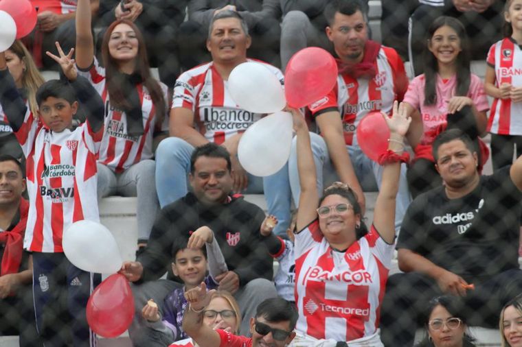 Los hinchas de Instituto colmaron las tribunas del Monumental de Alta Córdoba.