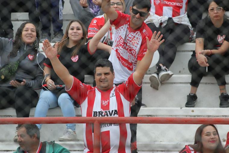 Los hinchas de Instituto colmaron las tribunas del Monumental de Alta Córdoba.