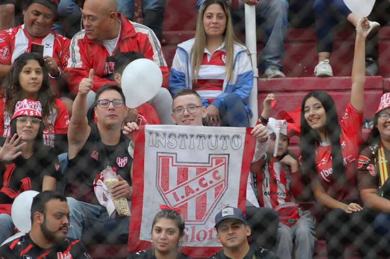 Los hinchas de Instituto colmaron las tribunas del Monumental de Alta Córdoba.