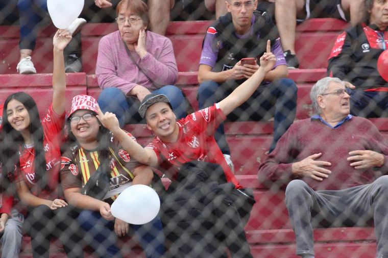 Los hinchas de Instituto colmaron las tribunas del Monumental de Alta Córdoba.