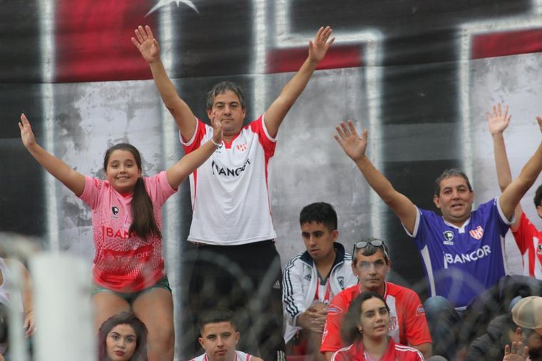 Los hinchas de Instituto colmaron las tribunas del Monumental de Alta Córdoba.
