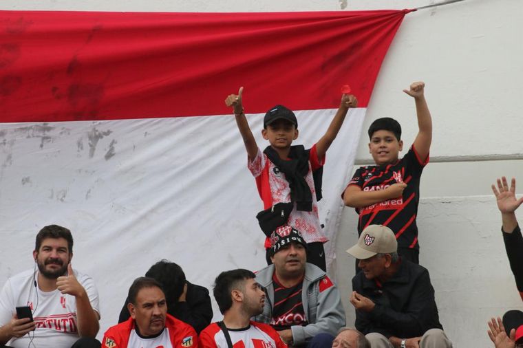 Los hinchas de Instituto colmaron las tribunas del Monumental de Alta Córdoba.
