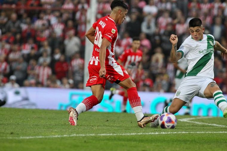 Instituto y Banfield disputan un duelo clave en Alta Córdoba.