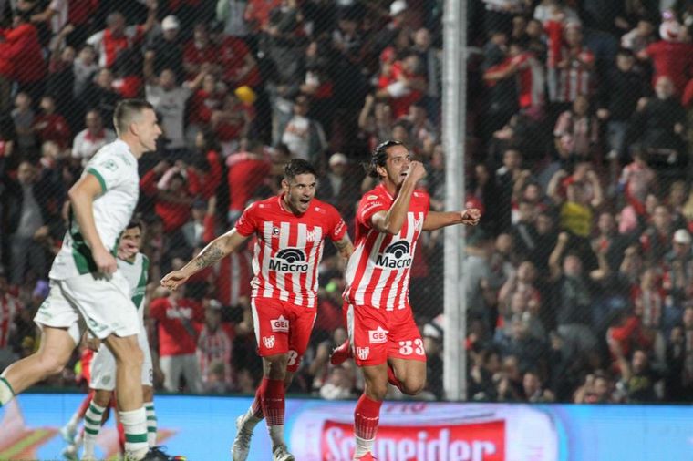 FOTO: Instituto encontró el empate en la última jugada con un gol de Varela. 
