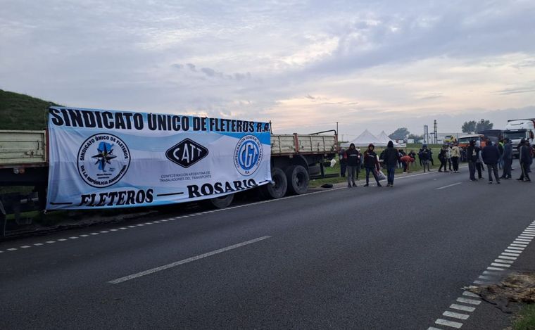 Cortes en la Autopista Rosario - Buenos Aires.