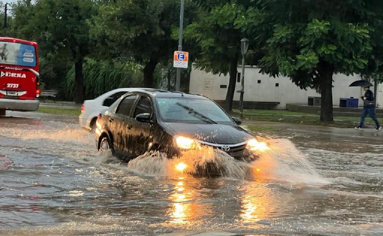 FOTO: Alerta por lluvias en Córdoba. (Foto: Daniel Cáceres/Cadena 3)