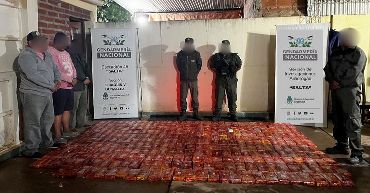 FOTO: Salta: decomisaron 347 kilos de cocaína escondida en un tanque de combustible 