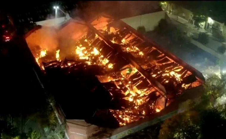 FOTO: El incendio en el depósito de Iron Mountain fue 