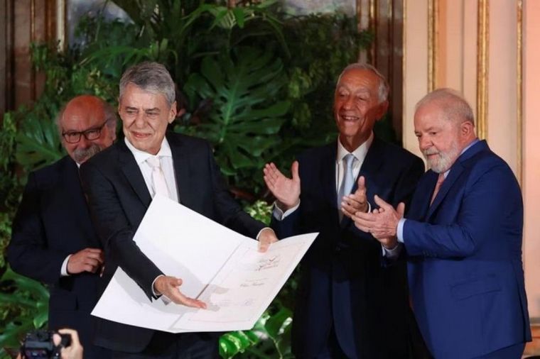 FOTO: Chico Buarque recibió el Premio Camões que le había negado Jair Bolsonaro