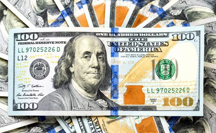 FOTO: El dólar sube incontenible en las cuevas rosarina. ¿Cuál será el techo de la divisa?