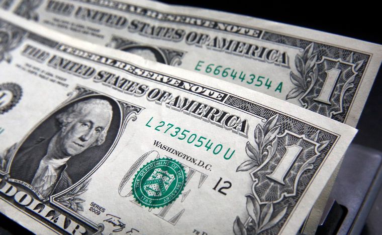 FOTO: El dólar blue inició la semana en baja y subieron los tipos de cambio financiero
